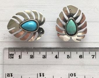 ヒン　メタル置物 30mm X 25mm SILVER TONE METAL Leaf With Resin Cabochon Shank