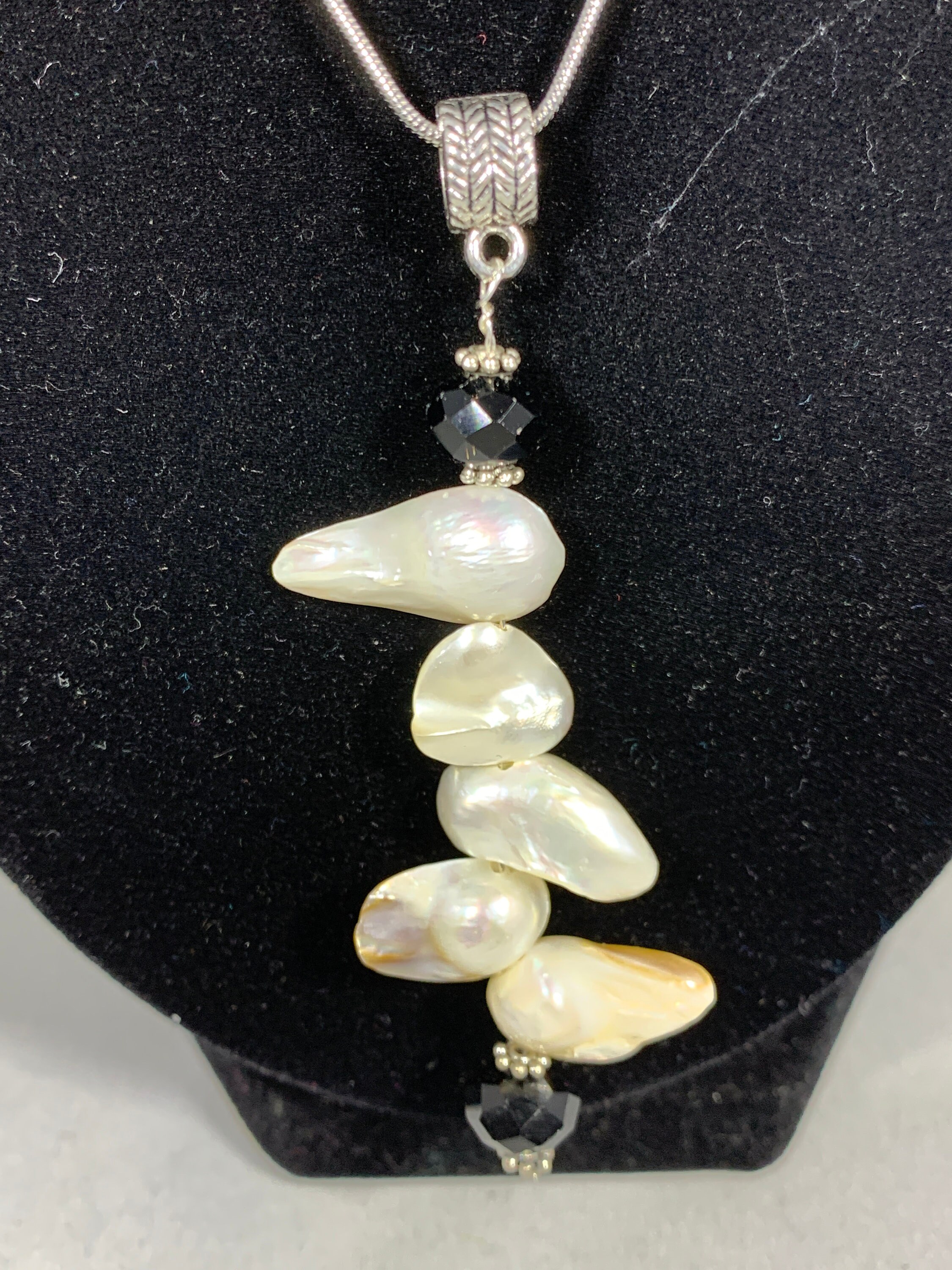 Collier Ras Du Cou En Nacre Noire Et Cristal Facetté - Multirang, Occasion - Bijou Argenté