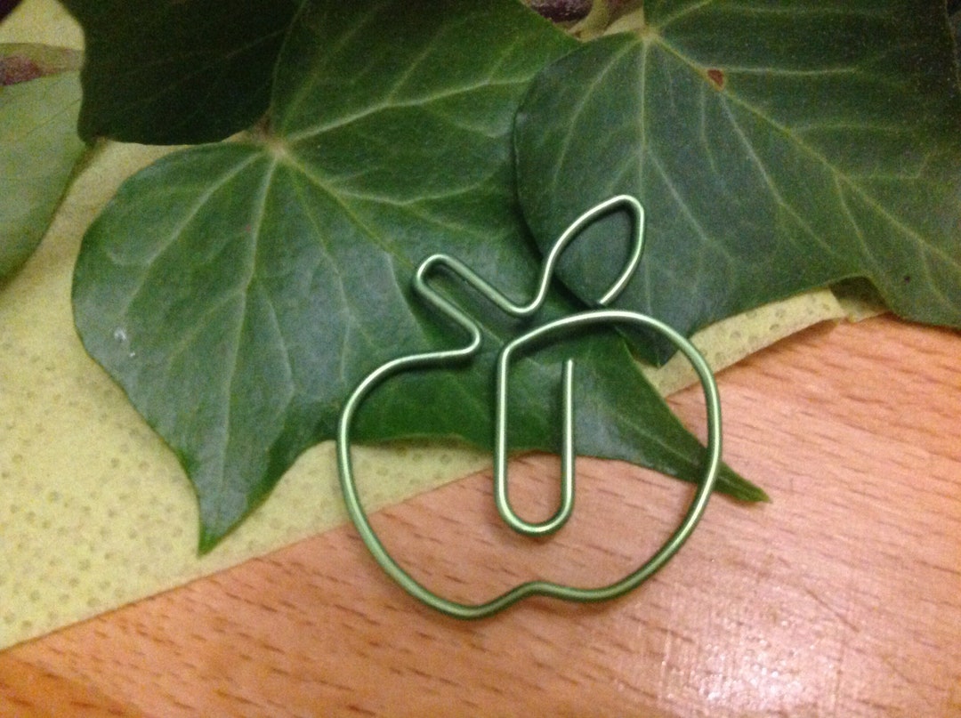 10 BIG D CLIPS Metallic Green Paper Clips APPLE 3.5 X 3 Cm Gift Ideas
