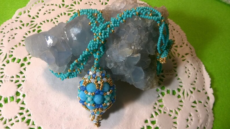 Beaded bead necklace