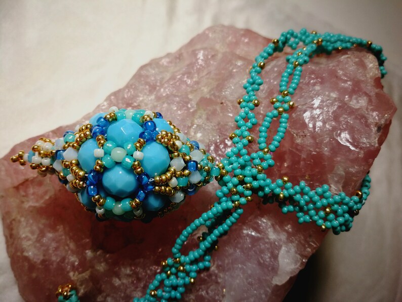 Beaded bead necklace