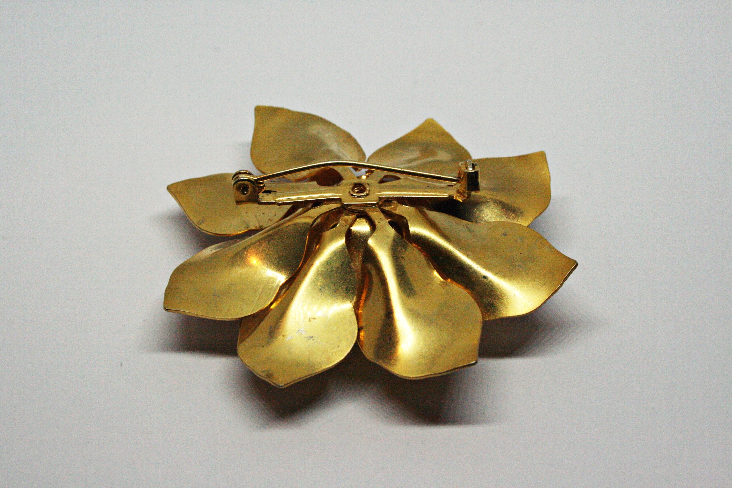 ゴールド　ブローチ C1960s Vintage Gold Tone Flower Brooch - Etsy