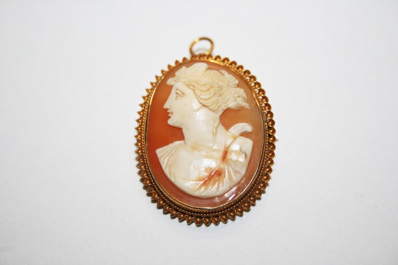 Vintage 10k Gold Hand Carved Cameo Brooch with Pe… - image 1