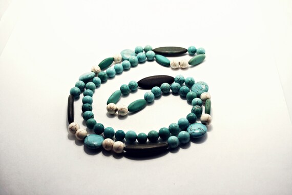 28" Vintage Blue and White Howlite Necklace - image 7