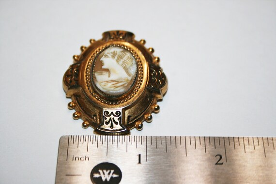 Vintage Hand Carved Gold Tone Cameo Brooch - image 4