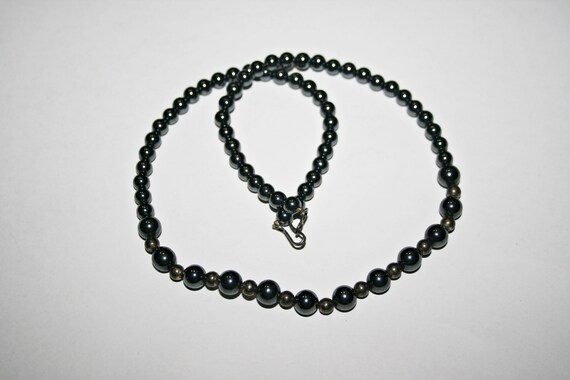 Vintage Hematite and Silver Tone Beaded Necklace - image 4