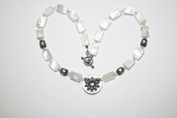 Vintage Mother of Pearl Necklace - image 2