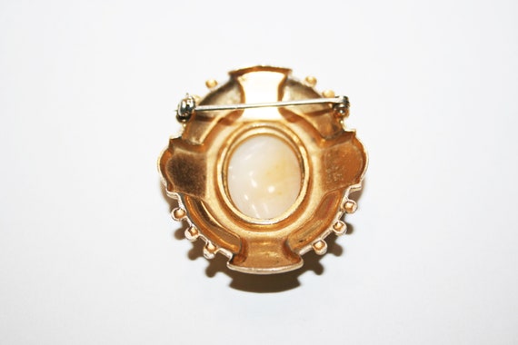 Vintage Hand Carved Gold Tone Cameo Brooch - image 6