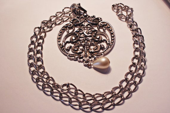 Vintage Avon Silver Tone Ornate Drop Necklace - image 4