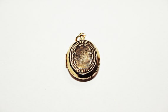 Vintage Resin Cameo Locket Pendant - image 5