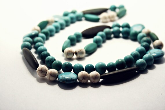 28" Vintage Blue and White Howlite Necklace - image 5