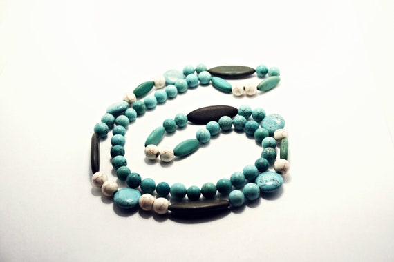 28" Vintage Blue and White Howlite Necklace - image 1