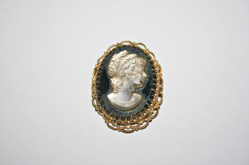 Vintage Faux Cameo Brooch