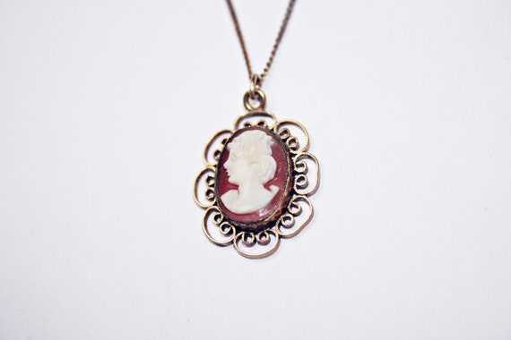 Vintage 12k Gold Filled Genuine Shell Cameo Penda… - image 1