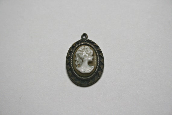 Vintage Cameo Pendant - image 1