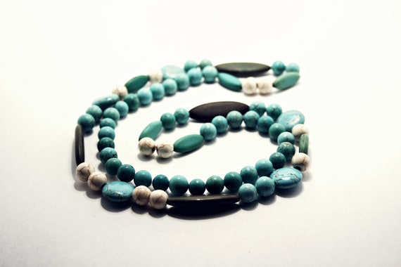 28" Vintage Blue and White Howlite Necklace - image 4