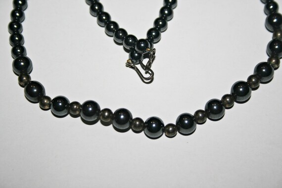 Vintage Hematite and Silver Tone Beaded Necklace - image 5
