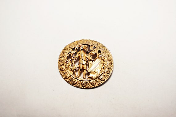 c1950s Vintage Gold Tone Knight Brooch - image 6
