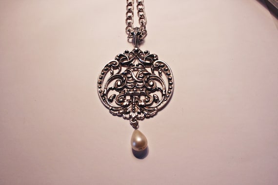 Vintage Avon Silver Tone Ornate Drop Necklace - image 5