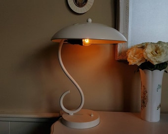 Vintage White Mushroom Desk Lamp – 70s Industrial Bauhaus Light with Round Base & Dome Shade