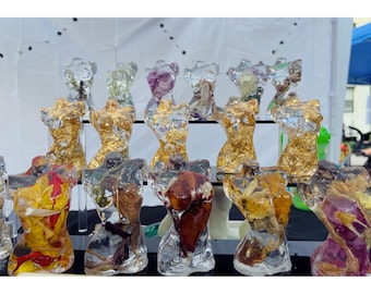 Estatuillas de dioses y diosas griegas hechas a mano personalizadas: hechas con resina epoxi/flores secas