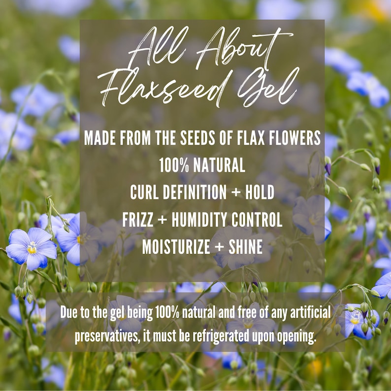 Puede incluir: Una superposici&oacute;n gr&aacute;fica sobre un campo de flores de lino azules con texto blanco que dice: All About Flaxseed Gel, MADE FROM THE SEEDS OF FLAX FLOWERS, 100% NATURAL, CURL DEFINITION + HOLD, FRIZZ + HUMIDITY CONTROL, MOISTURIZE + SHINE e instrucciones.