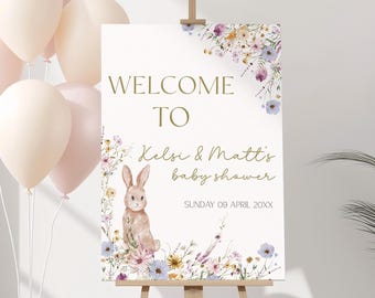 Könnte beinhalten: Willkommen zur Babyparty von Kels & Matt. Das Schild hat einen floralen Rahmen und eine niedliche Illustration eines Kaninchens. Das Schild zeigt auch das Datum der Veranstaltung: Sonntag, 09. April 20XX.