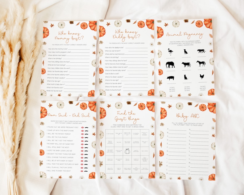 K&ouml;nnte beinhalten: Ein Satz druckbarer Babyparty-Spielkarten mit Herbstthema. Die Karten zeigen ein K&uuml;rbis- und Blumendesign. Die Spiele beinhalten "Wer kennt Mama am besten?", "Wer kennt Papa am besten?", "Tierische Schwangerschaft", "Mama sagte - Papa sagte", "Finde das G&auml;ste-Bingo" und "Baby ABC".