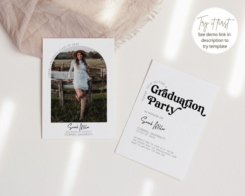 Peut inclure: Une invitation &agrave; une f&ecirc;te de graduation avec une photo d'une femme en robe blanche et chapeau marron. L'invitation est pour une f&ecirc;te de graduation pour Sarah Miller, Cornell University, promotion 2023. La f&ecirc;te aura lieu le samedi 3 juin &agrave; 22h au Sunset Bar, 125 Graduation Lane. Veuillez confirmer votre pr&eacute;sence &agrave; Melissa au 123 436 700.