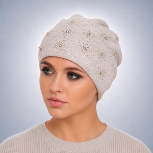 Bonnet slouchy en angora crème, étoiles flocons de neige | Bonnet d'hiver double épaisseur orné de strass | Cadeau de Noël de luxe pour femme