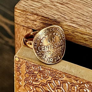 Anillo con moneda de un centésimo de Panamá, joyería personal hecha a mano, amuleto, regalo para un amigo panameño, para él, para ella, coleccionista de monedas del mundo