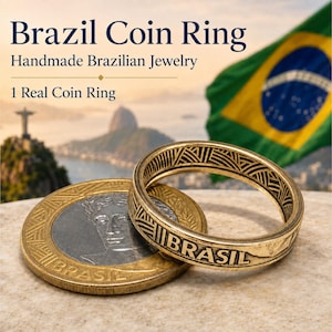 Puede incluir: Un anillo de metal dorado hecho de una moneda, con el texto BRASIL y patrones geométricos en la banda exterior. Junto al anillo hay una moneda a juego que muestra un retrato y la palabra BRASIL. El texto dice Brazil Coin Ring.