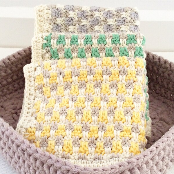 Crochet washcloth pattern, crochet facecloth pattern, crochet face washer pattern, beginner crochet pattern