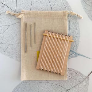 Wood Mini Loom, 2.5x3.5 Inch Loom