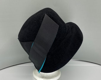 True Vintage Early 1960s Velour Felt Bucket Style Ladies Hat, Black with turquoise trim, size 7 (22 1/4")