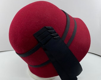 Ladies 1920's Style Cloche hat, size 7 3/8 or 23 1/2 (60 cm) in wine red felt trimmed with black ribbon, Womens large size hat vintage style