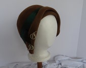 Reproduction 1931 hat, brown felt with green ribbon and hat pin