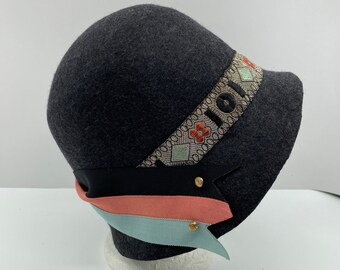 1920's Style Grey wool felt cloche with Vintage ribbon trims, reproduction flapper hat, Size 7 3/8 or 23 1/4"