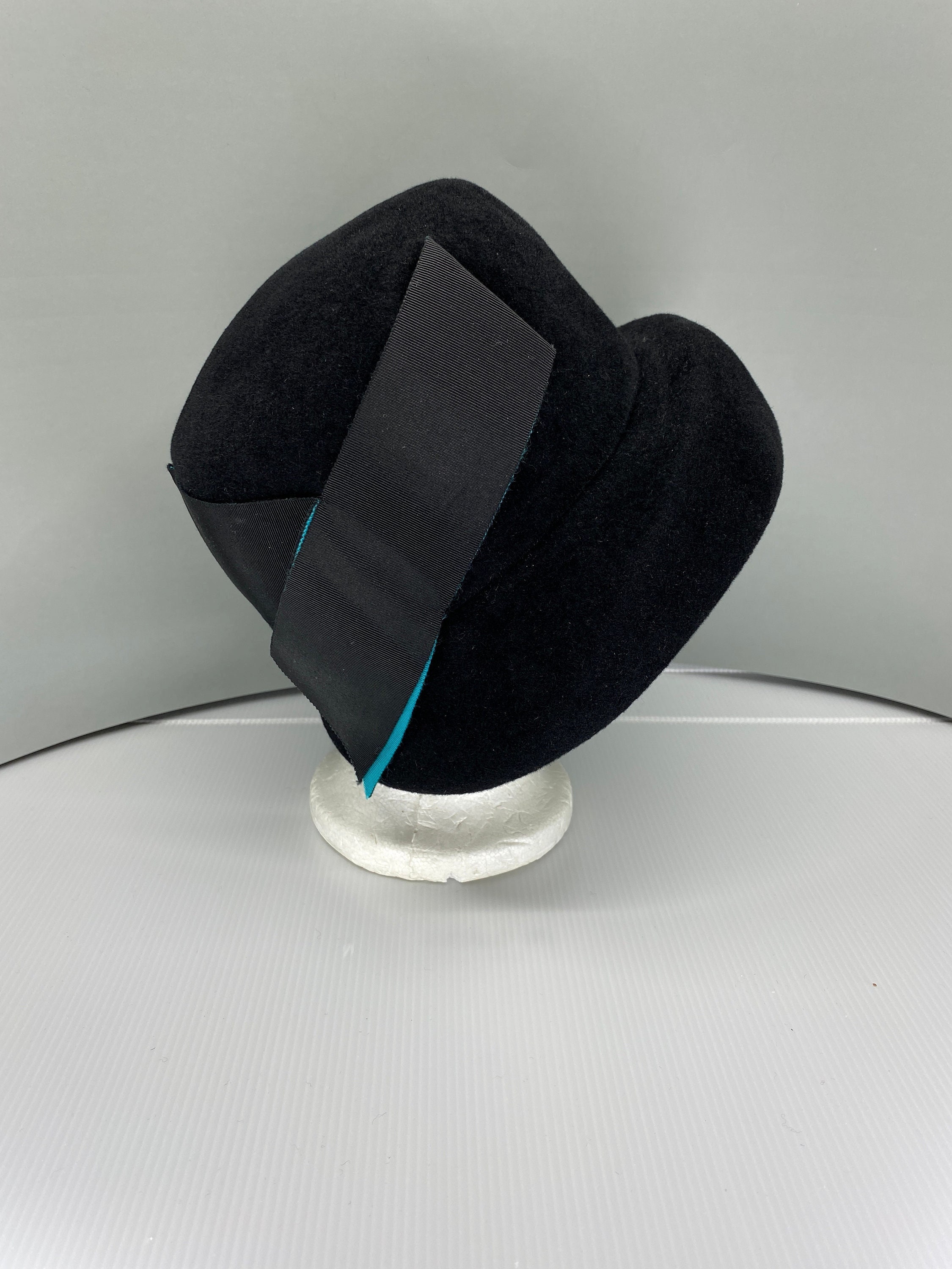 VINTAGE GENUINE VELOUR IMPORTED BLACK HAT Vintage 1960s Black Velour Felt Cloche Hat With Grosgrain  main image 3