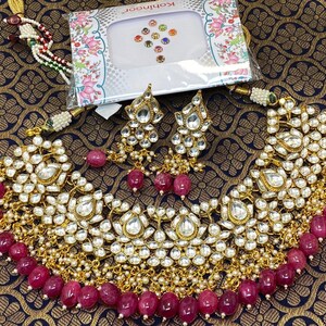 High quality uncut Kunden choker paired with beautiful earrings!! Indian Jewelry/ Pakistani Jewelry/ Bridal Jewelry/ High End Jewelry/ Ruby