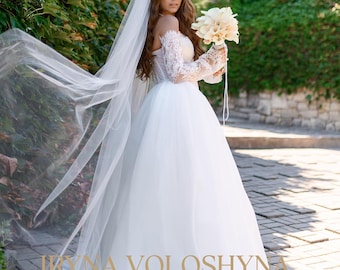 Luxury lace sleeve wedding dress Romantic A-Line Bridal gown with tulle skirt Elegant long sleeve lace wedding dress Corset wedding dress