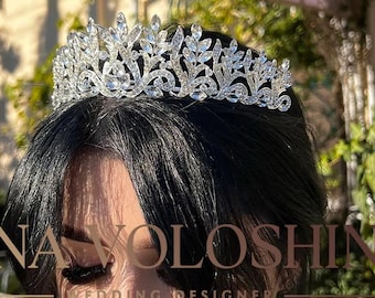 Wedding crown Bridal crown with crystals Wedding tiara for bride Sparkly rhinestone headpiece Princess queen diadem Elegant hair accessory