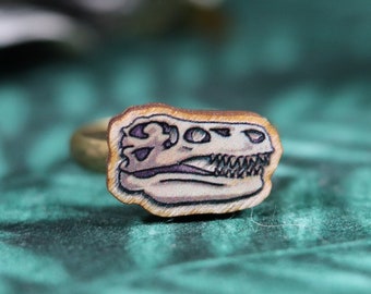 Ring with wooden Tyrannosaurus Rex skull charm