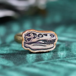 Ring with wooden Tyrannosaurus Rex skull charm