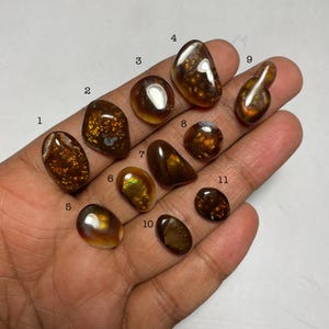 Un cabochon di agata di fuoco messicana di qualità unica, pietra preziosa naturale di agata di fuoco messicana per uso in gioielleria