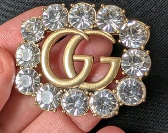 グッチ GUCCI GG ブローチ クリスタル ゴールド クリスタル付き メタル ダブルG ブローチ クリスタル | GUCCI公式