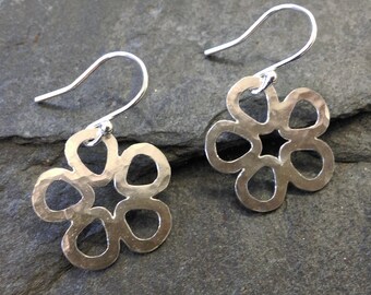 Handmade hammered silver daisy earrings. Available as studs, loops or hooks. Silver flower earrings. Spring gift. Bridal. Bridesmaids.