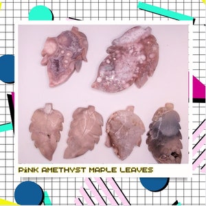 Puede incluir: Seis piedras de amatista rosa en forma de hoja de arce. Las piedras están talladas en forma de hojas de arce y tienen un aspecto natural y nublado.  PINK AMETHYST MAPLE LEAVES está escrito en blanco en la parte inferior de la imagen.