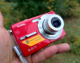 Kodak EasyShare M320 Red 9MP Digital Camera Y2K Retro Point and Shoot 2GB SD Card