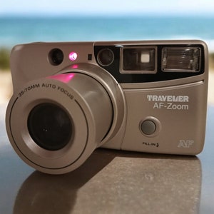 Aparat fotograficzny Treveler AF z obiektywem z zoomem, funkcją autofokusa i samowyzwalaczem